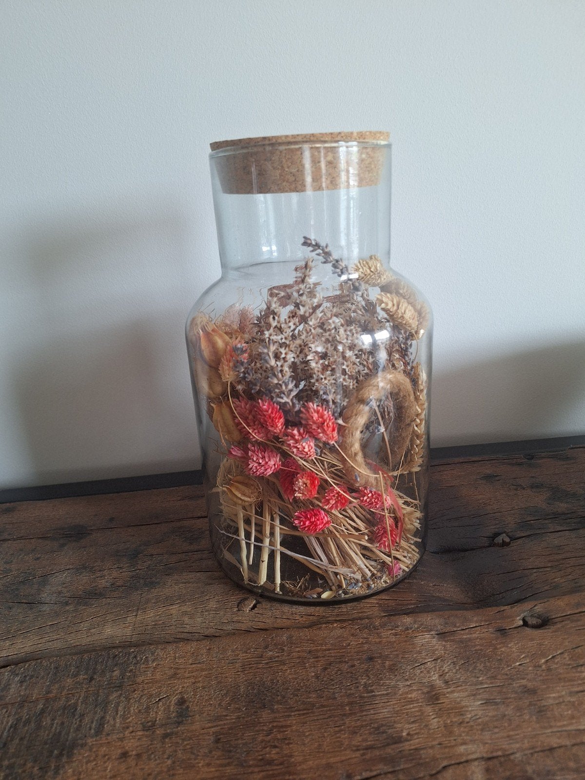 Glazen pot met droogbloemen, Ophalen