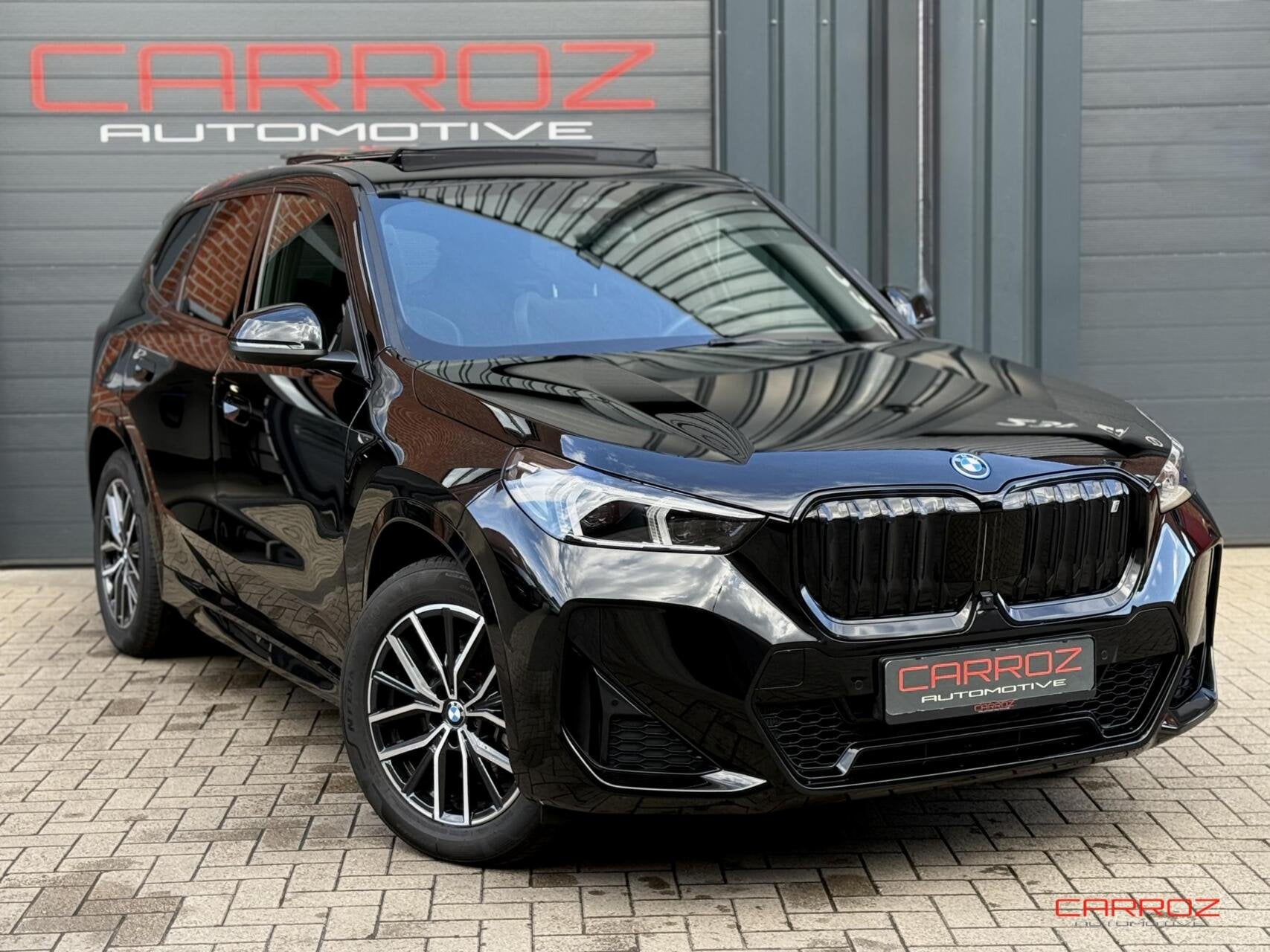 BMW iX1 xDrive30 M Sport Pano H&K HUD Trekhaak, Automaat, Dealer onderhouden, Zwart, Automatische klimaatregeling