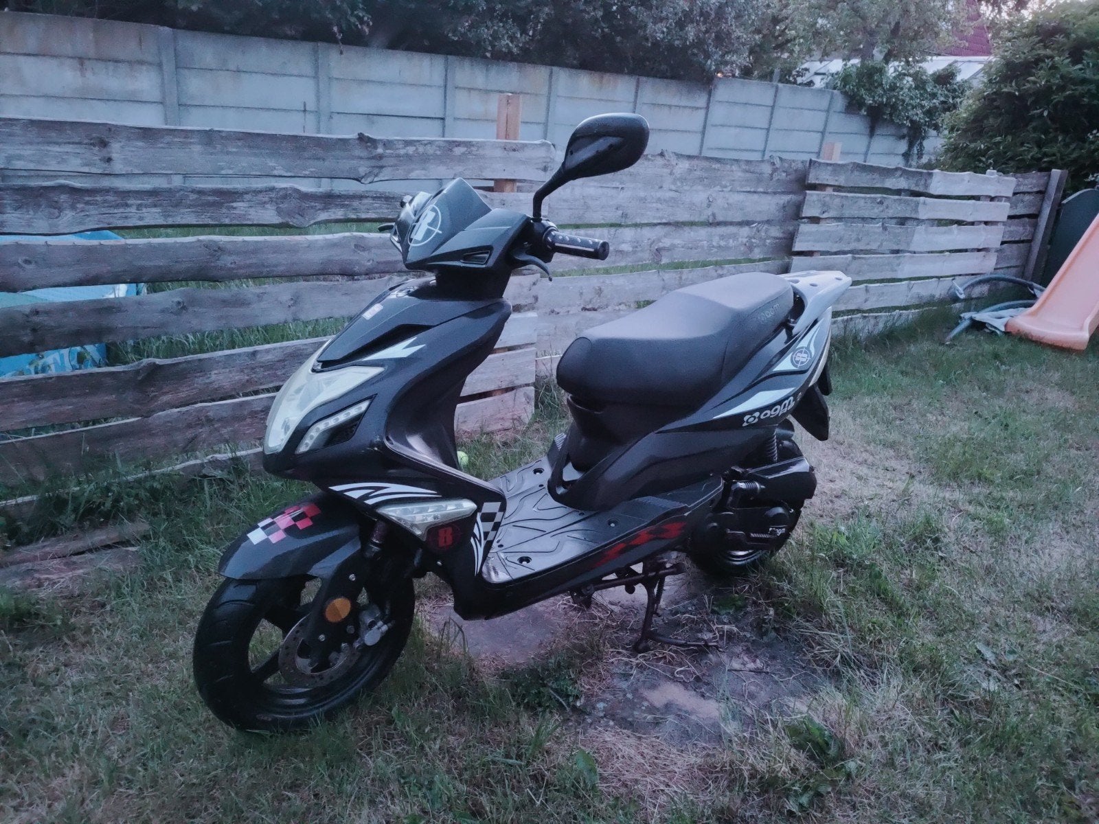 AGM R8 Scooter opknapper of onderdelen?, Gebruikt, Benzine, Ophalen, Overige merken