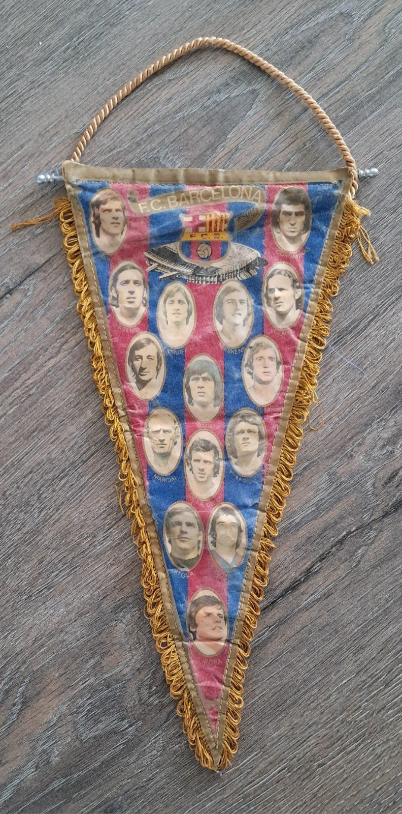 Vintage FC Barcelona Vaantje - Veel Gebruikt, Verzamelen, Ophalen of Verzenden, Gebruikt, Buitenlandse clubs, Vaantje of Sjaal