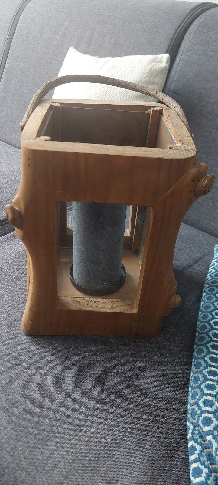 Houten lantaarn met glazen panelen en handvat, Ophalen, Gebruikt, Hout, Bruin