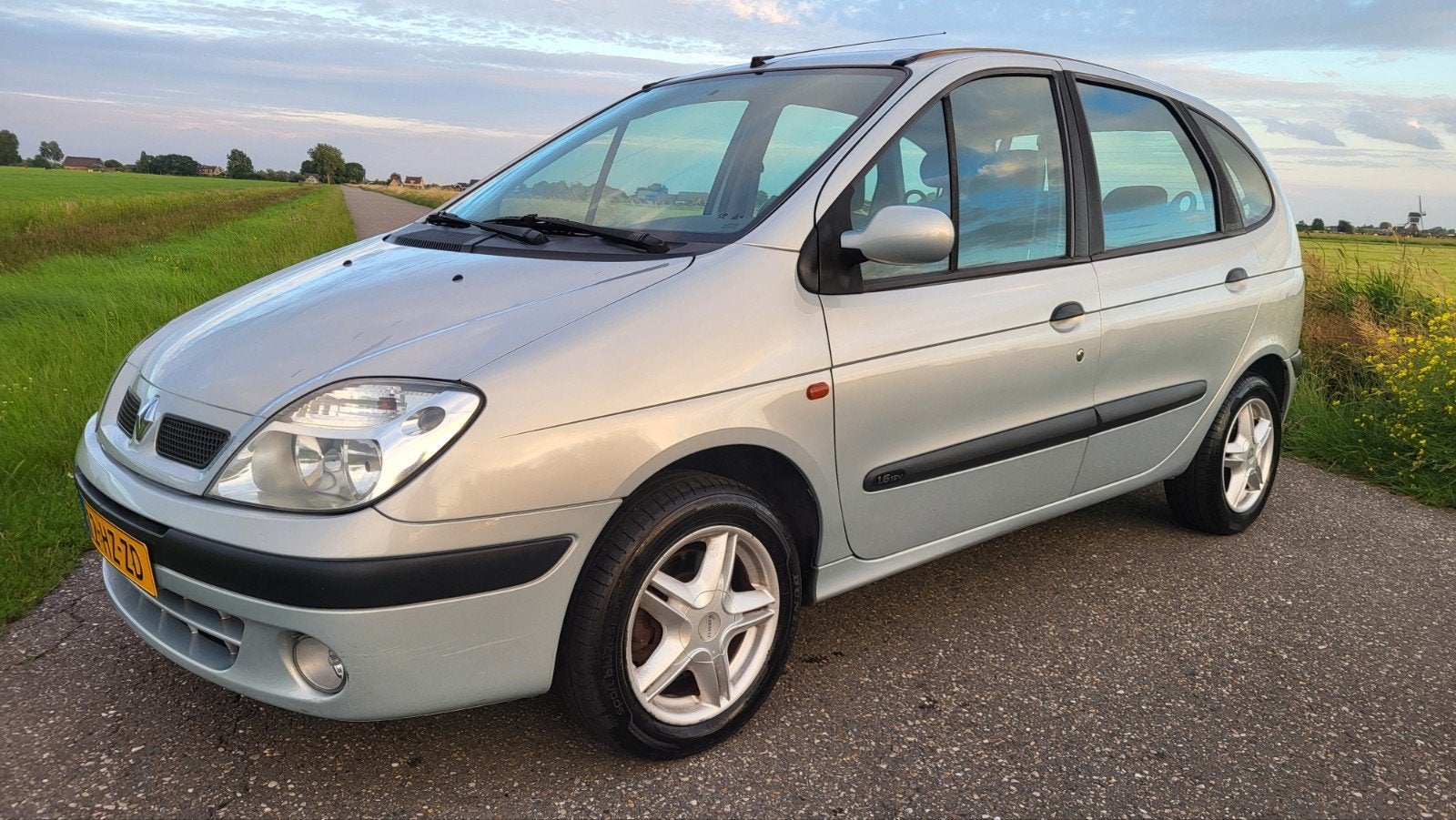 Renault Scénic 1.6 16V 2002 Grijs Met trekhaak, Stof, 4 cilinders, Origineel Nederlands, Bedrijf