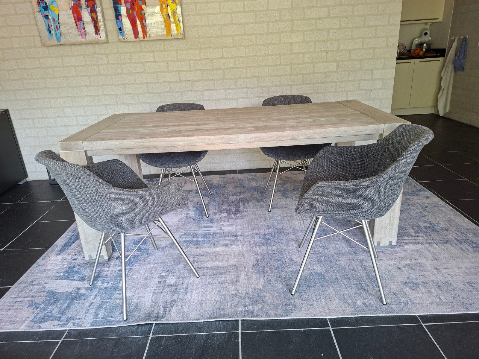 Robuuste tafel van H&H, 4 stoelen en vitrinekast, Ophalen, Gebruikt, 50 tot 100 cm, 150 tot 200 cm