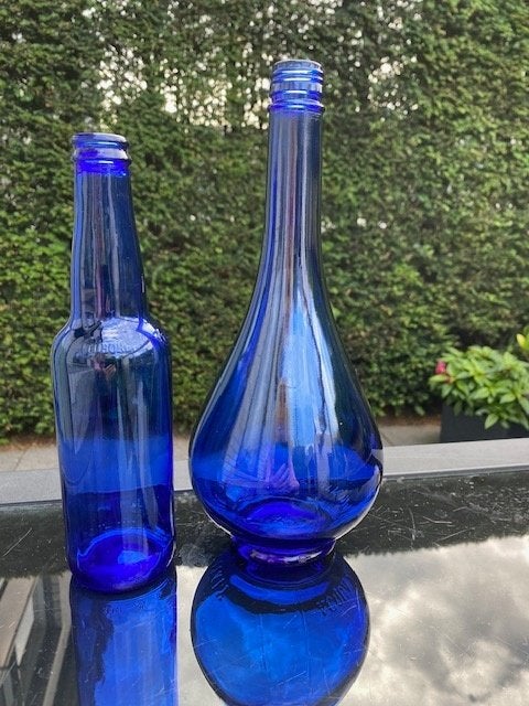 2 blauwe glazen flessen, Ophalen of Verzenden, Zo goed als nieuw, Blauw, Glas