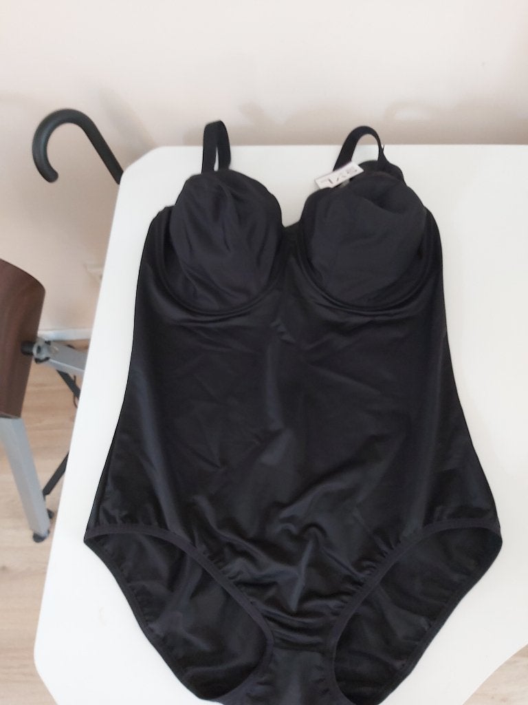SYL nieuw zwart corrigerend mooi badpak in maat 42D, Verzenden, Nieuw, Zwart, Badpak