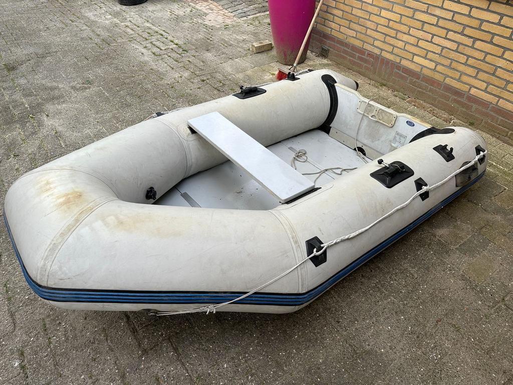 Mooie opblaasboot, oudje maar vaart prima, Watersport en Boten, Ophalen of Verzenden, Zo goed als nieuw