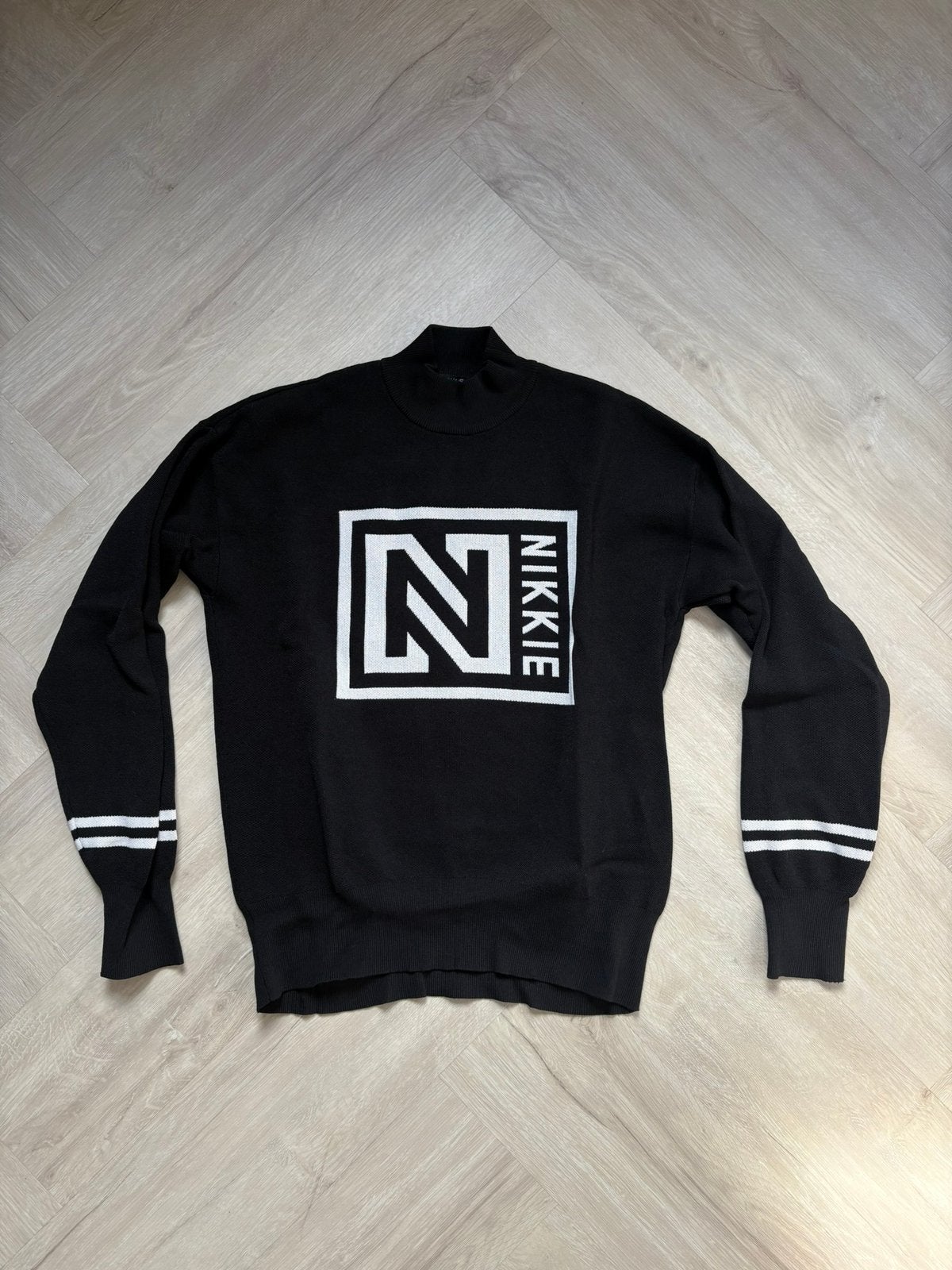 Nikkie trui sweater knitwear trui logo zwart wit maat 34 xs, Ophalen of Verzenden, Maat 34 (XS) of kleiner, Zwart