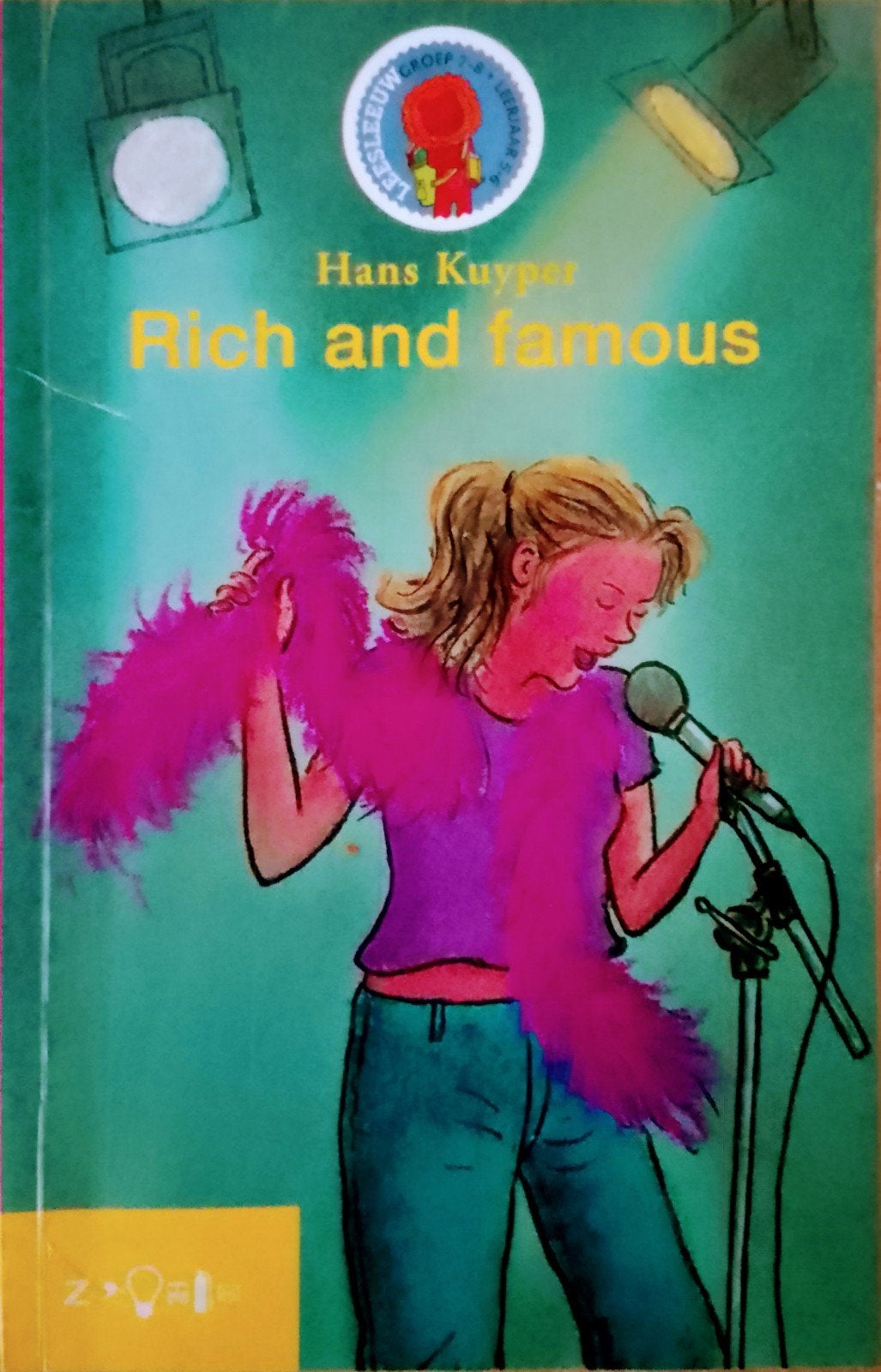 Rich And Famous, Gelezen, Hans Kuyper., Ophalen of Verzenden, Fictie