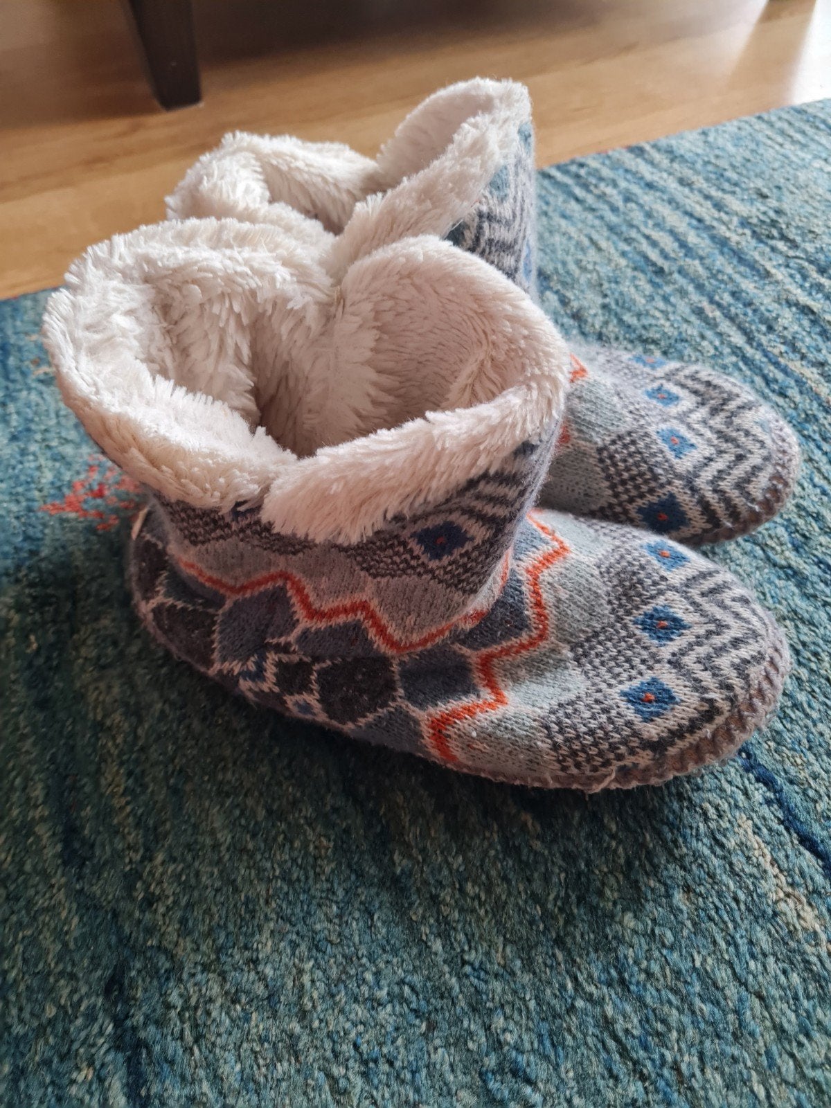 Comfortabele gebreide pantoffels van Seasaltmet  - maat M/L, Kleding | Dames, Schoenen, Blauw, Ophalen of Verzenden, Pantoffels of Sloffen
