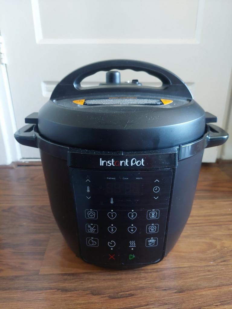 Instant Pot Rio 5.7L 7-in-1 Multicooker, 4 liter of meer, Ophalen, Zo goed als nieuw, 3 snelheden of meer