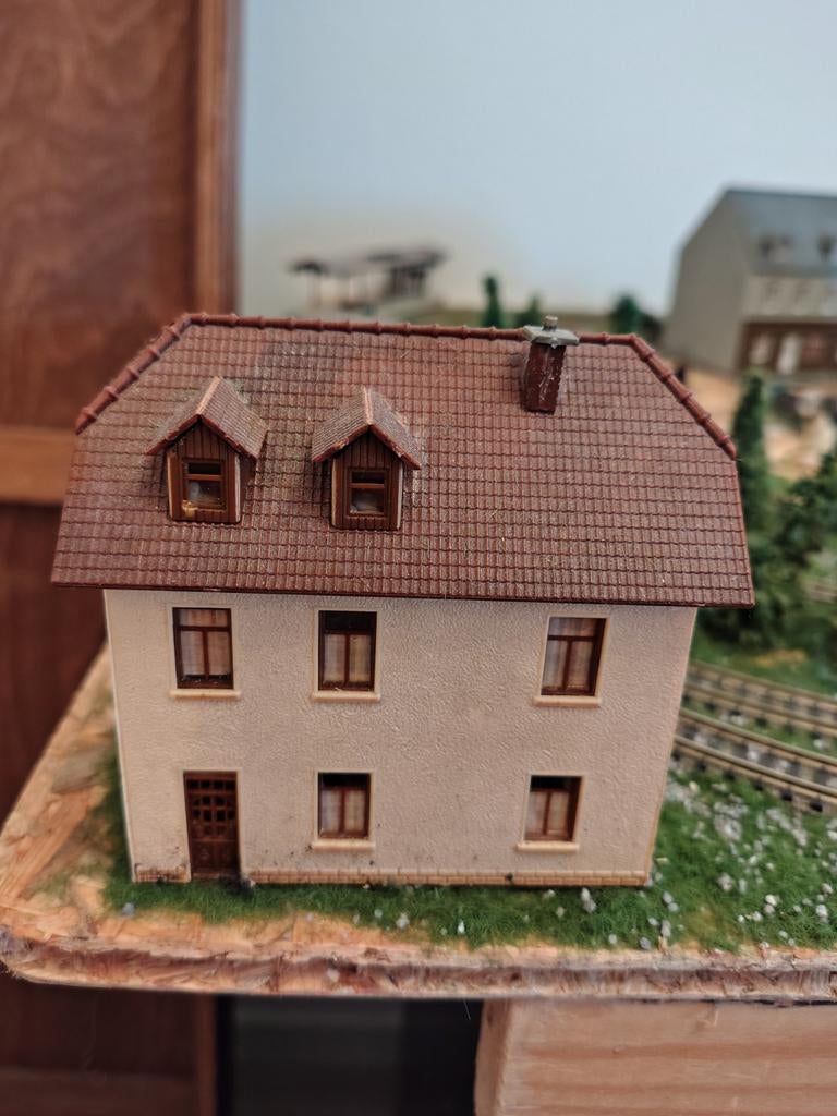 Huisje n spoor teab, Hobby en Vrije tijd, Ophalen of Verzenden, Gelijkstroom of Wisselstroom, Brug, Tunnel of Gebouw, Overige merken