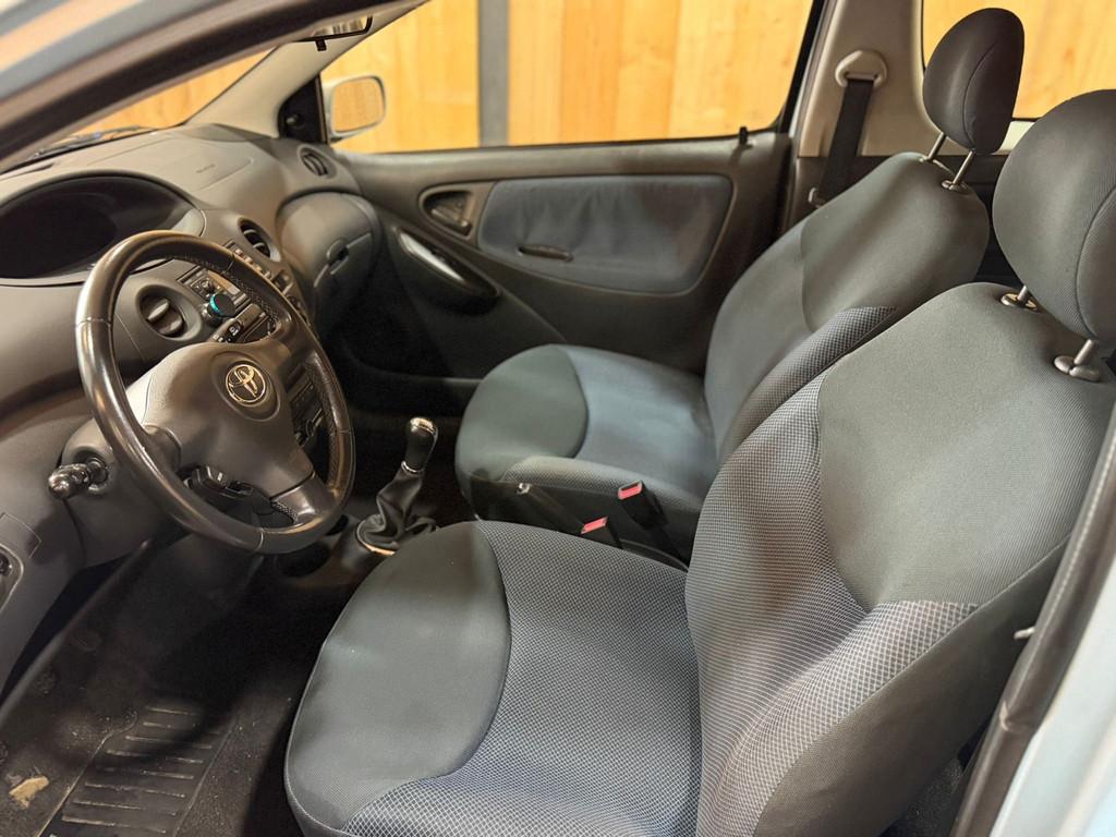 Toyota Yaris 1.3 VVT-i Terra 2005 Facelift Airco Nieuwe APK, Auto's, Toyota, Voorwielaandrijving, Startonderbreker, Gebruikt, 31 €/maand
