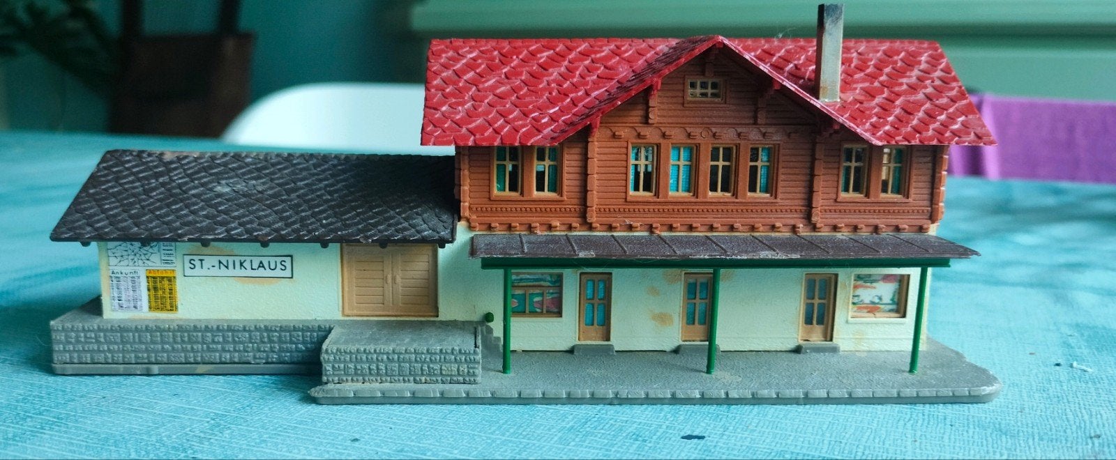 Pola-N 200 Station N spoor, Hobby en Vrije tijd, Modeltreinen | N-Spoor, Overige merken, Gebruikt, Gelijkstroom of Wisselstroom