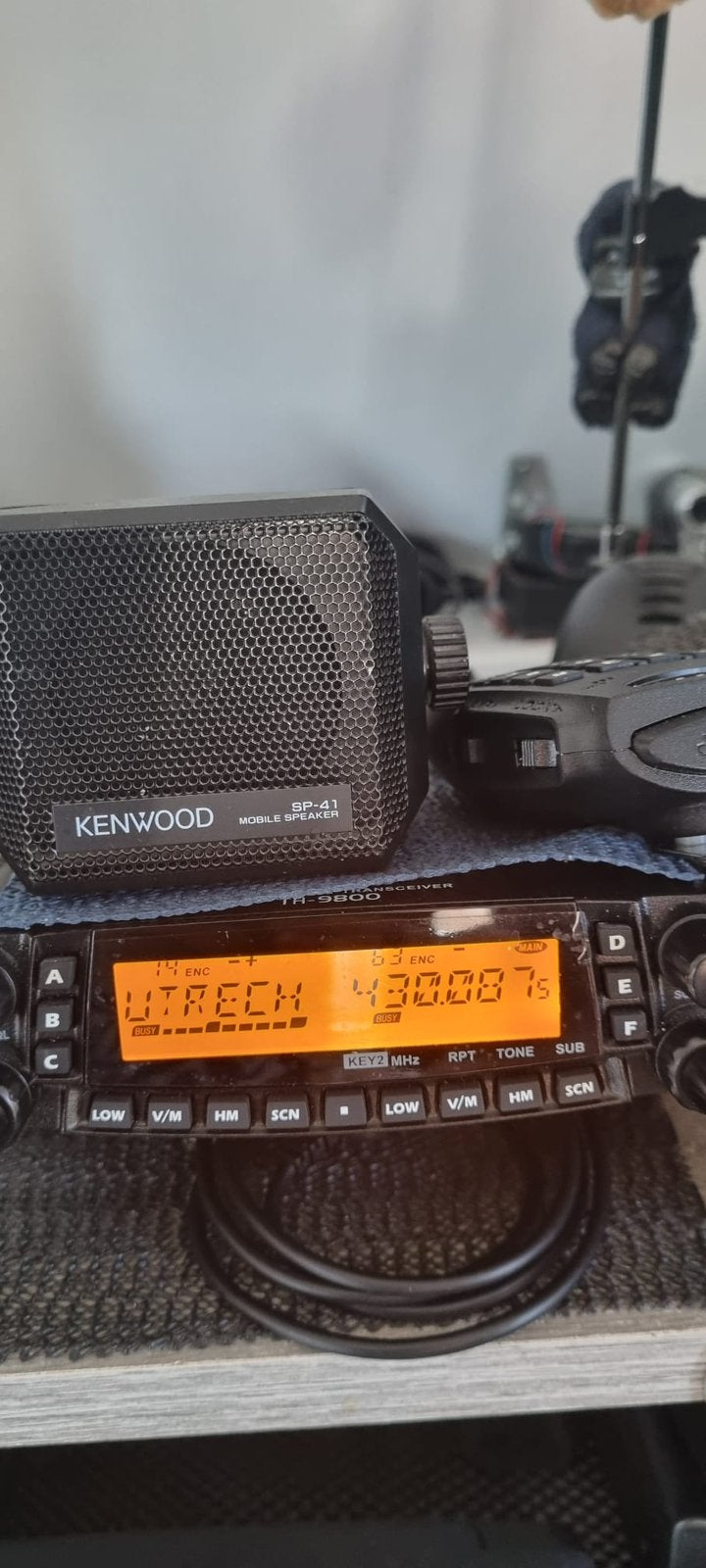 Te koop TH 9800 quad band tranciver, Ophalen of Verzenden, Zo goed als nieuw