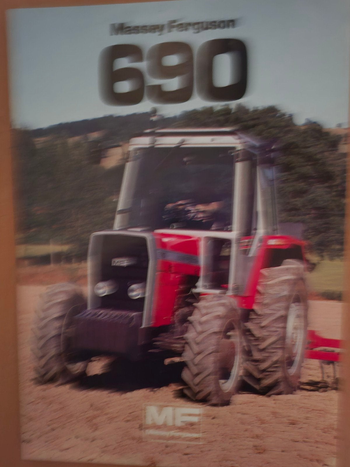 Folder Massey Ferguson MF 690 Nederlandstalig, Ophalen of Verzenden, Gelezen, Tractor en Landbouw