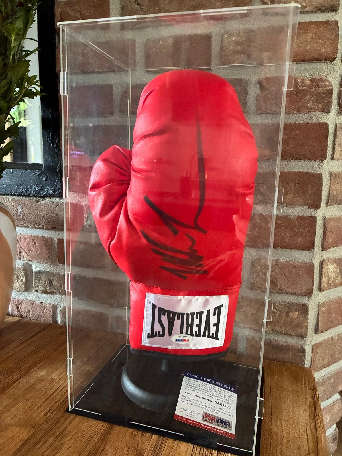 Gesigneerde bokshandschoen Mike Tyson met certificaat, Ophalen, Zo goed als nieuw, Bokshandschoenen