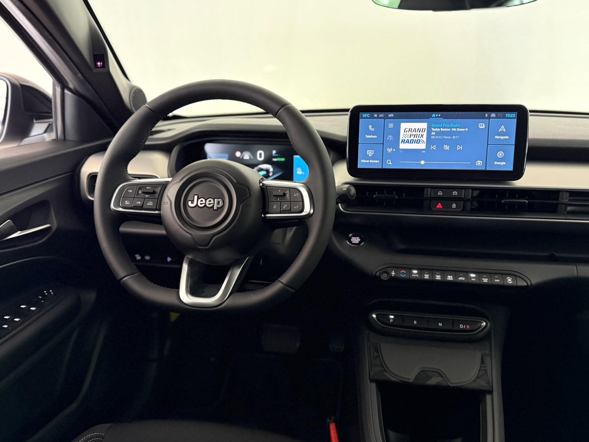 Jeep Avenger Black Edition 54 kWh | Apple/Android | Cruise c, Auto's, 394 km, Gebruikt, 334 min, 156 pk