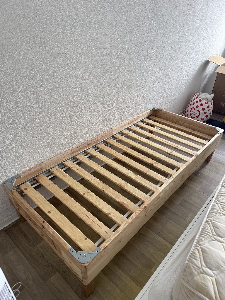 Single bed, Ophalen, Minimal style, easy to assemble, 90 cm, Eenpersoons