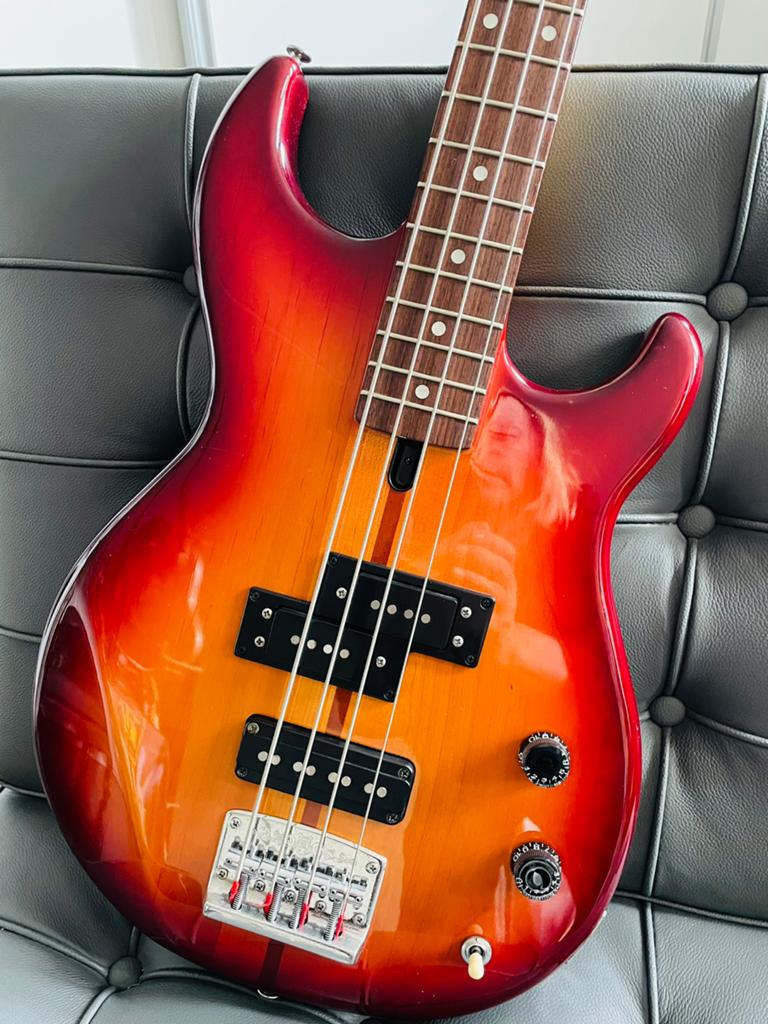 Yamaha BB1000S  Sunburst  Bass in SUPERSTAAT !!! 😍👌, Muziek en Instrumenten, Snaarinstrumenten | Gitaren | Bas, Ophalen, Zo goed als nieuw