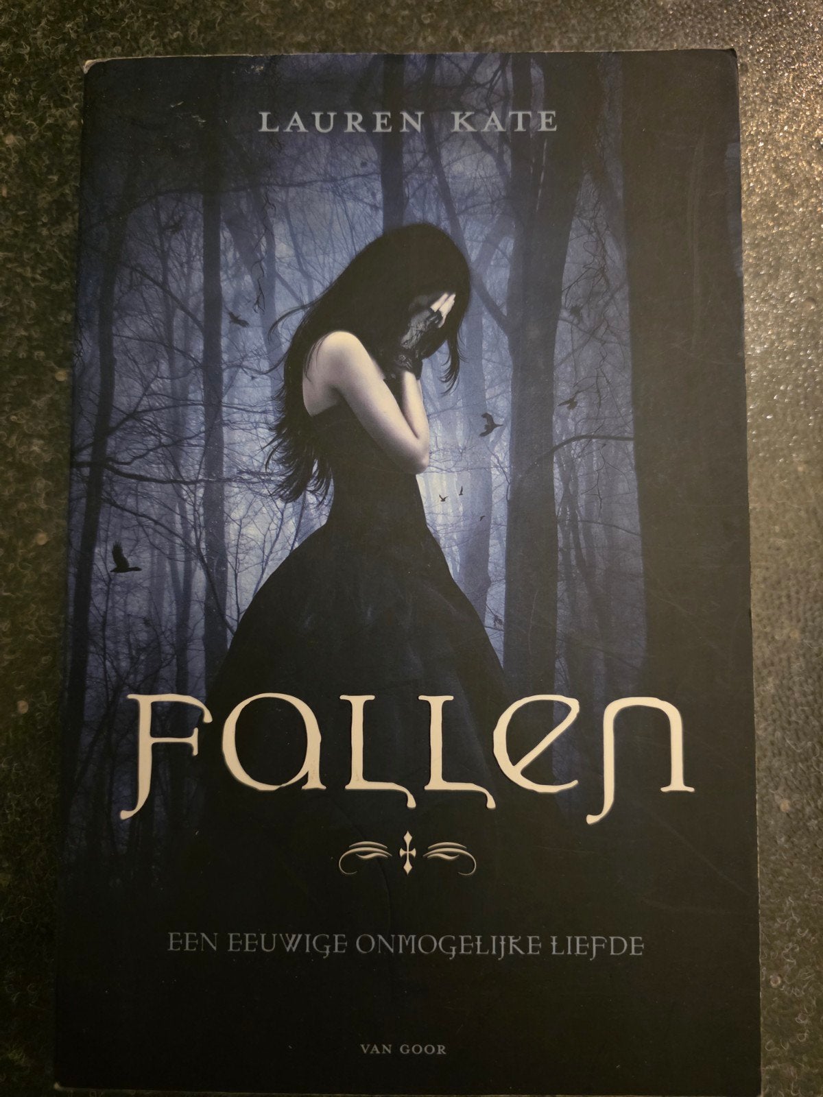 Fallen - Lauren Kate (Een eeuwige onmogelijke liefde), Boeken, Ophalen of Verzenden, Gelezen, Lauren Kate, Nederland
