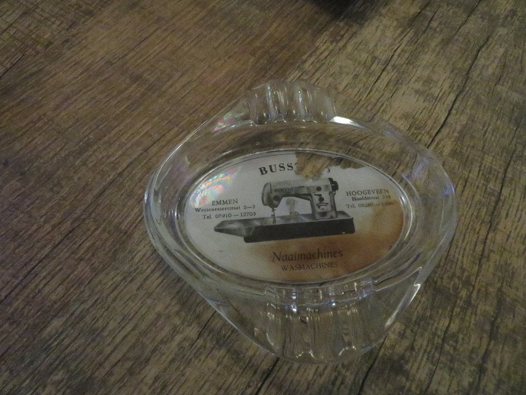 Vintage glazen asbak met reclame voor naaimachines, Ophalen of Verzenden, Gebruikt, Asbak