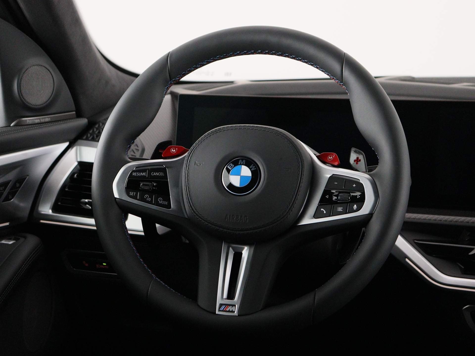 BMW XM PHEV 50e 30 kWh SoH 100% (bj 2025, automaat), Auto's, BMW, Gebruikt, Met garantie (alle), Overige brandstoffen, Zwart