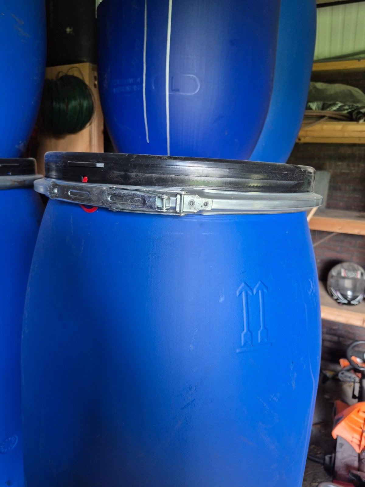 Voerton / regenton / blauwe ton, 75 tot 150 liter, Ophalen, Zo goed als nieuw