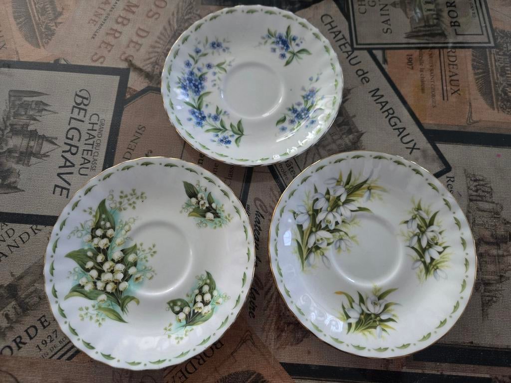 3x  Royal Albert Schotels voor Dames kopjes'samen  €20, Antiek en Kunst, Ophalen of Verzenden