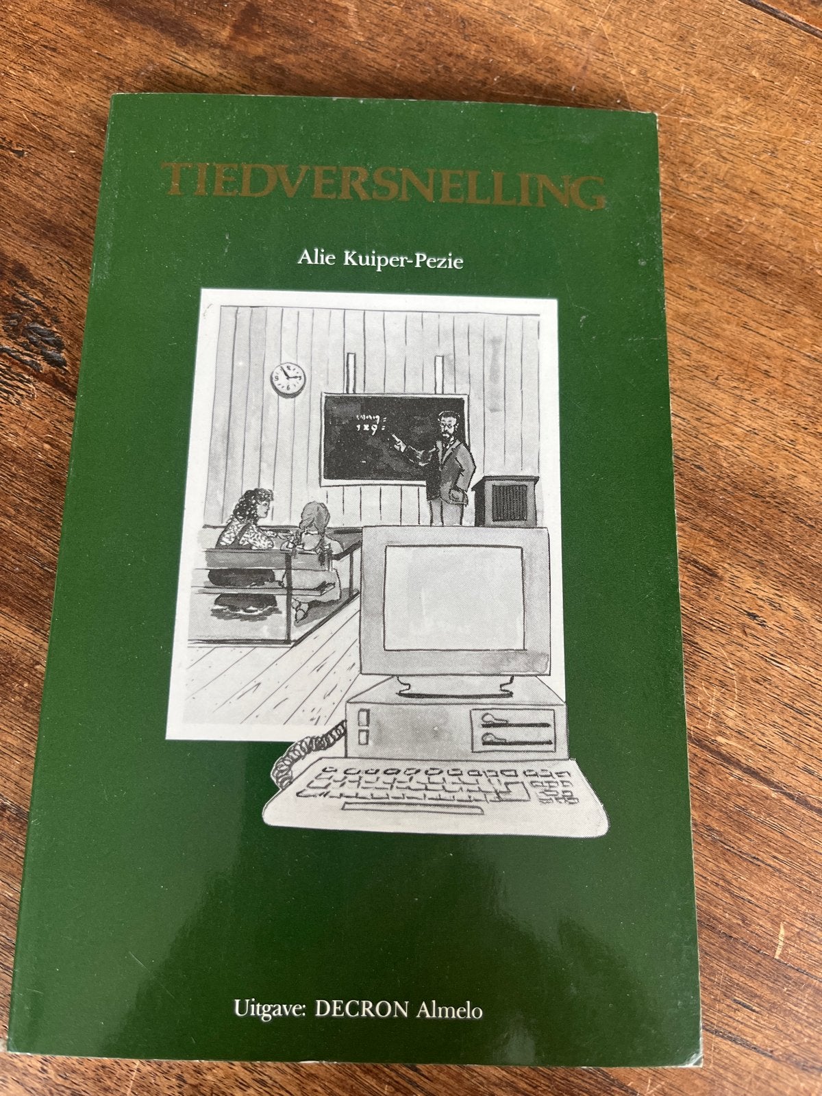 Tiedversnelling - Alie Kuiper-Pezie (Gedichten), Ophalen of Verzenden, Gelezen, Eén auteur