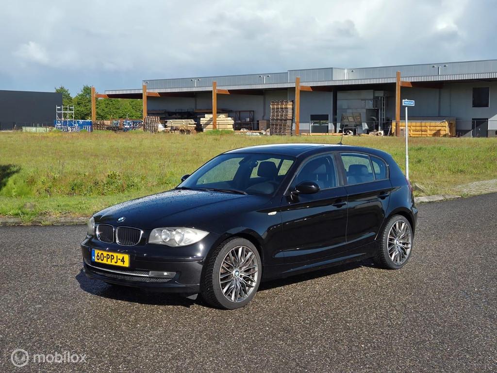 BMW 1-serie 118i Executive Clima / Cruise / Schuifdak / Apk, 1-Serie, Automatische klimaatregeling, Achterwielaandrijving, Zwart