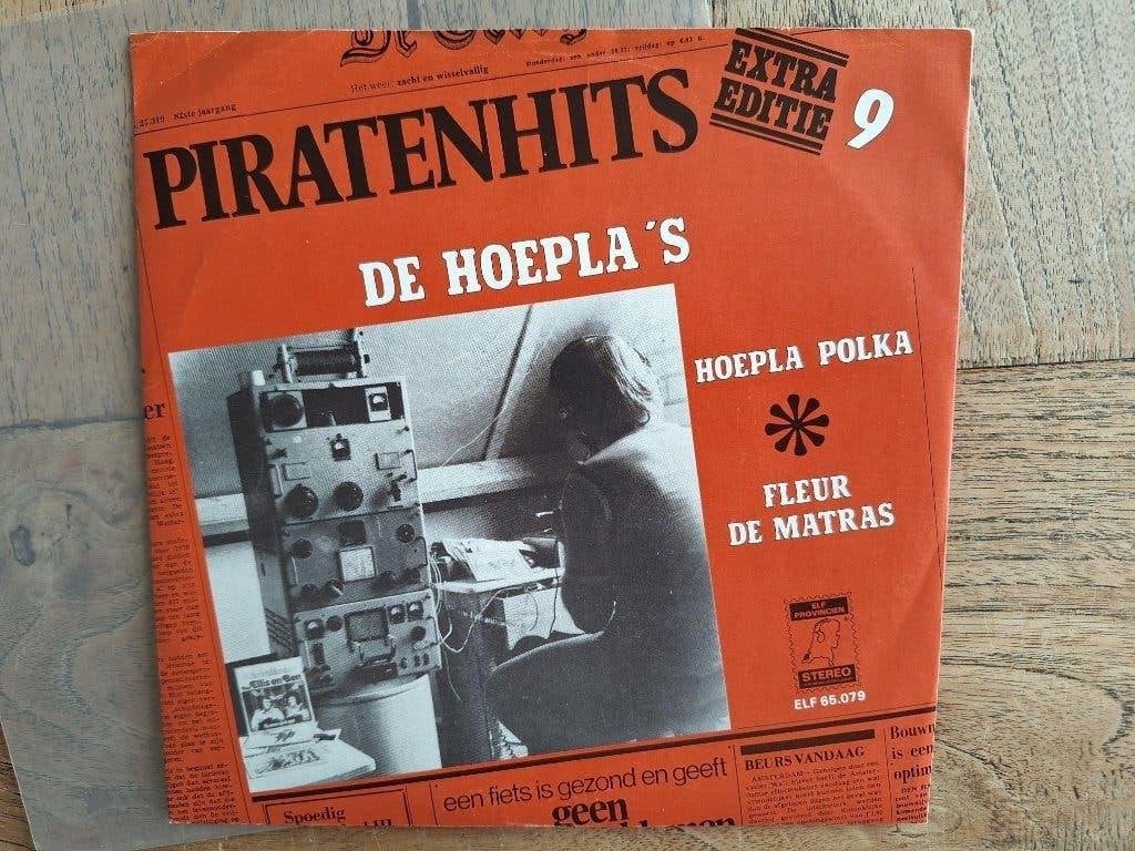 De Hoepla's,Fleur de matras,Hoepla polka,65.079,1977,piraat, 7 inch, Ophalen of Verzenden, Nederlandstalig, Fotohoes