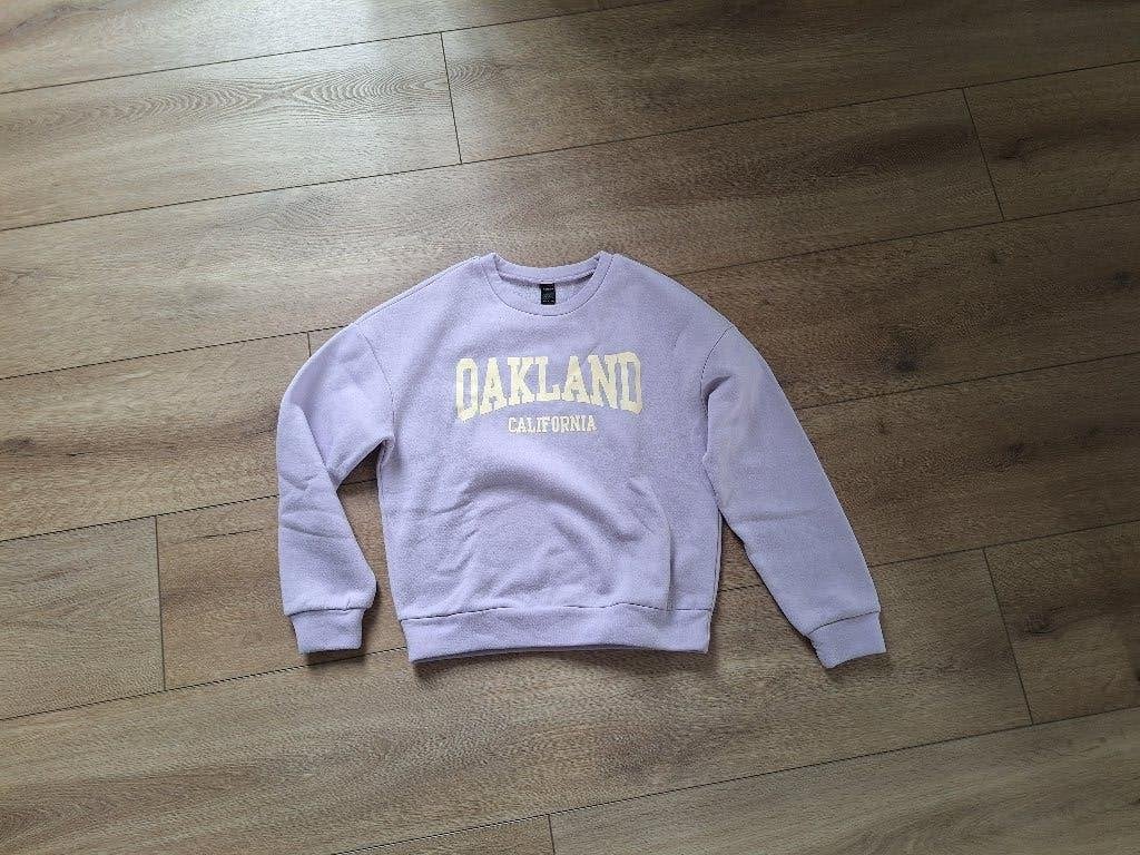 Lila sweater met licht gele letters maat XS, Kleding | Dames, Paars, Ophalen of Verzenden, Maat 34 (XS) of kleiner, Gedragen