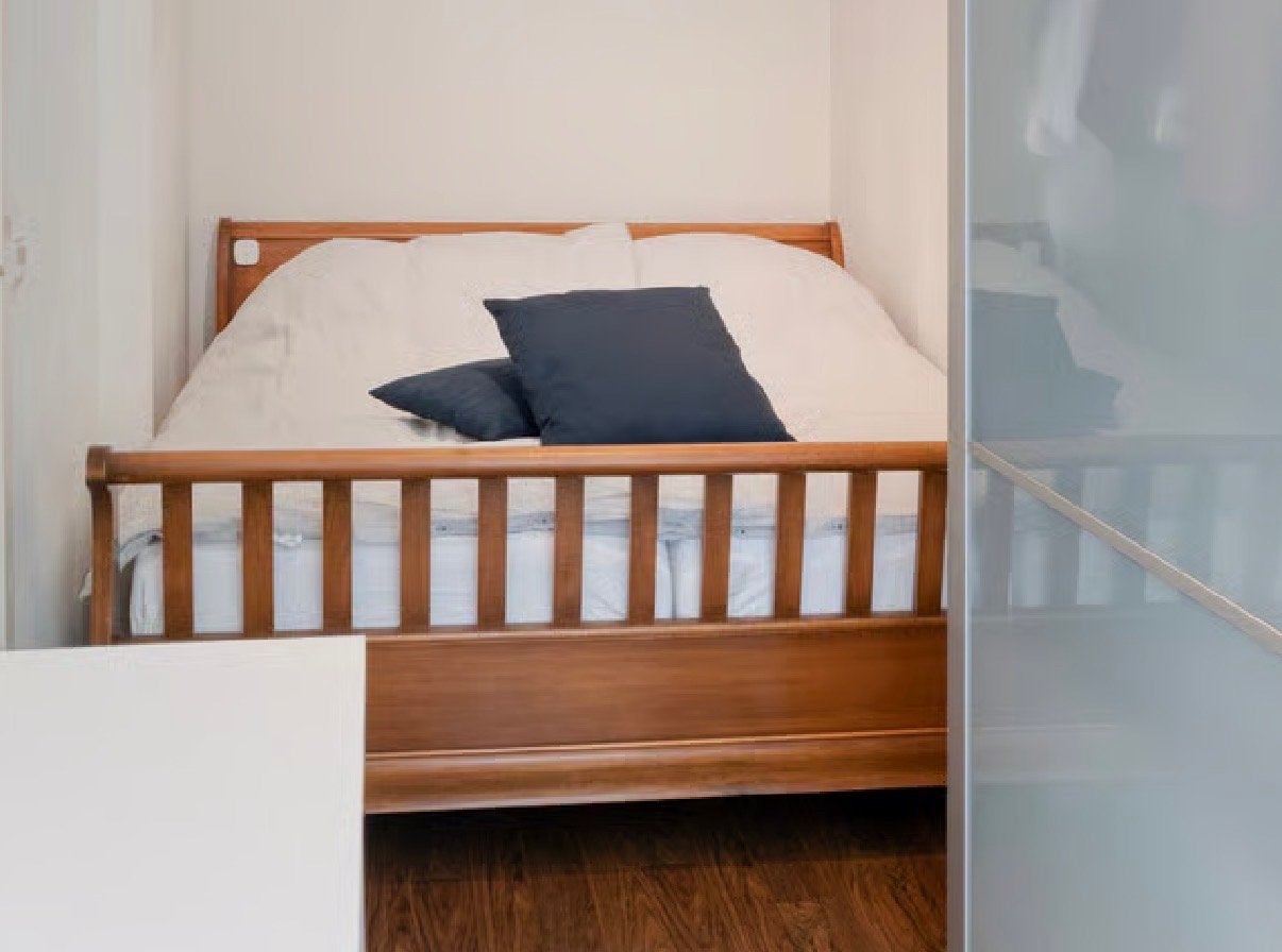 Houten antiek bed met Auping spiraal en 2 matrassen (180x200, Ophalen