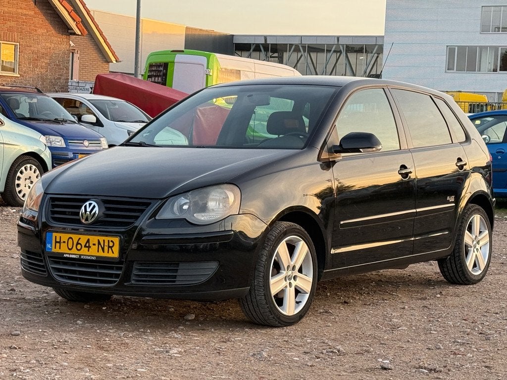 Volkswagen Polo 1.2-12V Trendline/ BLACK EDITION, Voorwielaandrijving, 540 kg, 1198 cc, Zwart