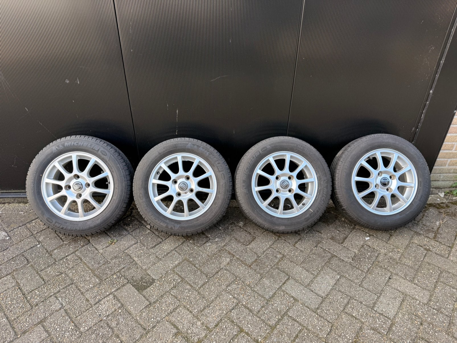 Volvo S40/V40 zomerset 15 inch lichtmetalen velgen, Ophalen, Gebruikt, 15 inch, Banden en Velgen