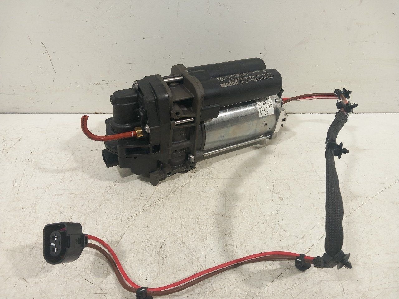 Compressor Audi Q8, Onderdelen@venauto.nl, Van der Ven Autorecycling B.V., Gebruikt, Ettenseweg 76, 4706 PB Roosendaal, The Netherlands