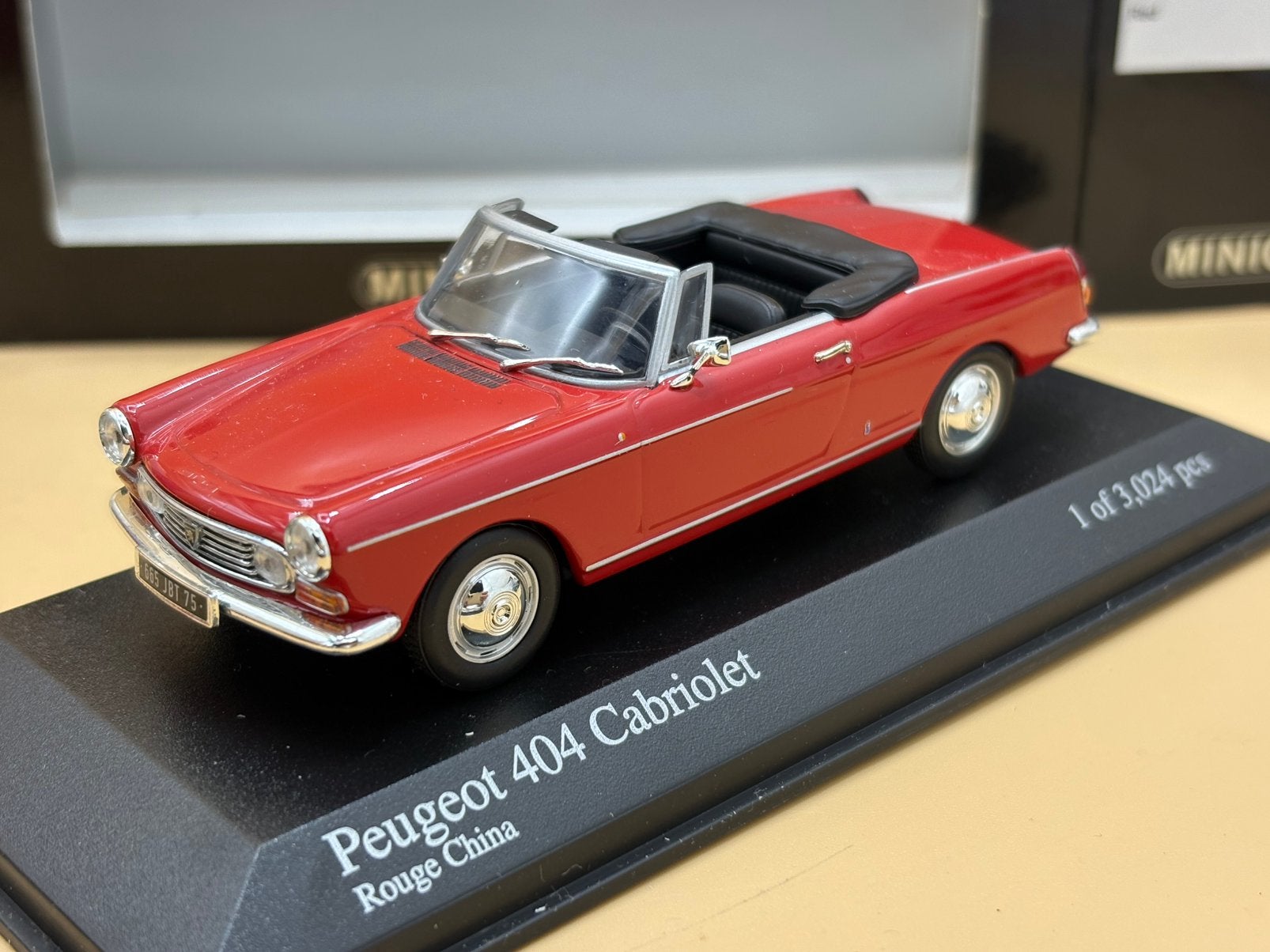 Peugeot 404 Cabriolet 1:43 Minichamps, Ophalen of Verzenden, Zo goed als nieuw, Auto, MiniChamps