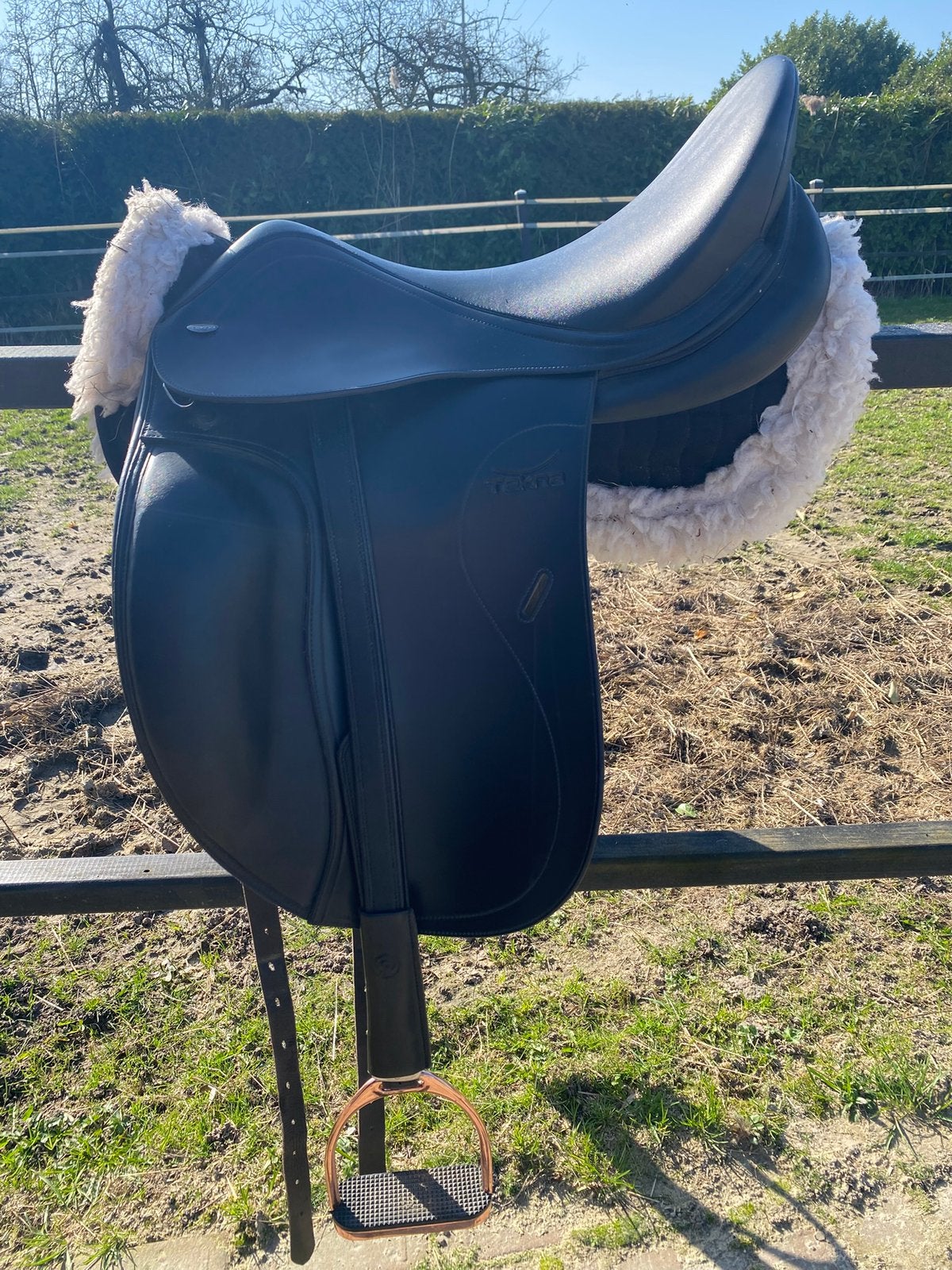 Te koop tekna s-line dresuurzadel 17,5 inch, Dieren en Toebehoren, Paarden en Pony's | Zadels, Ophalen, L (17.5 inch), Dressuur