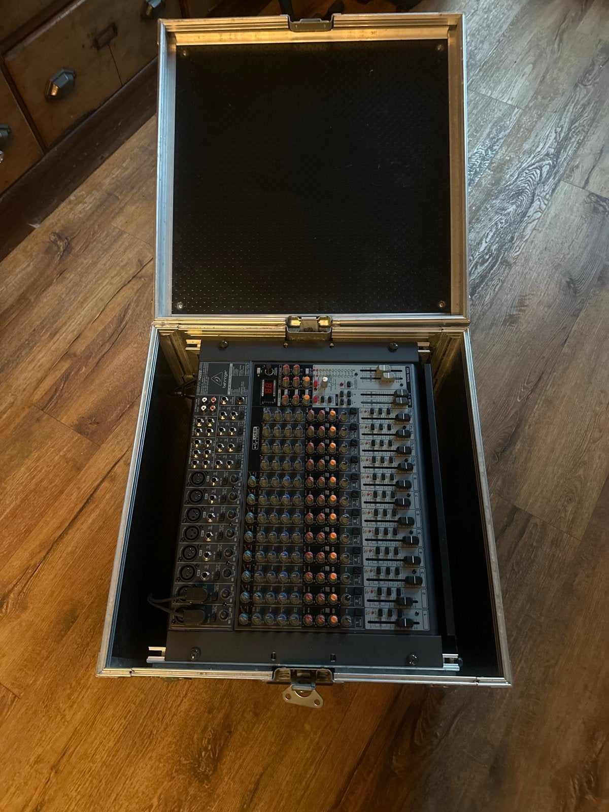Behringer Xenyx X2222USB Mengpaneel in Flightcase, Muziek en Instrumenten, Ophalen, Gebruikt, 20 kanalen of meer, Microfooningang