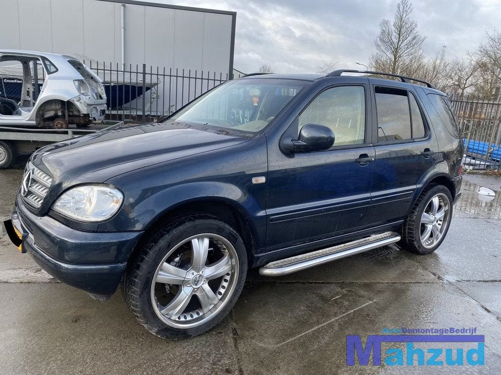 MERCEDES ML W163 donker Groen 189 Links voor deur 1998-2005, Auto-onderdelen, Carrosserie en Plaatwerk, Deur, Mercedes-Benz, Voor