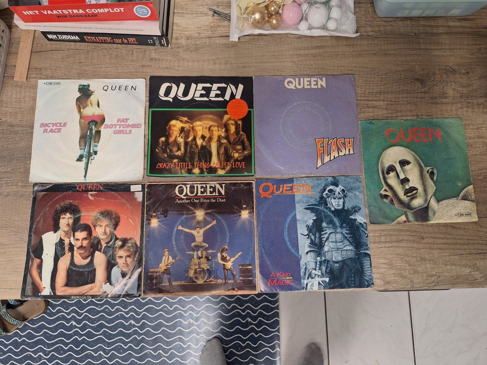 Vintage Queen 7 inch vinyl singles collectie (7 stuks), Gebruikt, Fotohoes, 7 inch, Ophalen of Verzenden