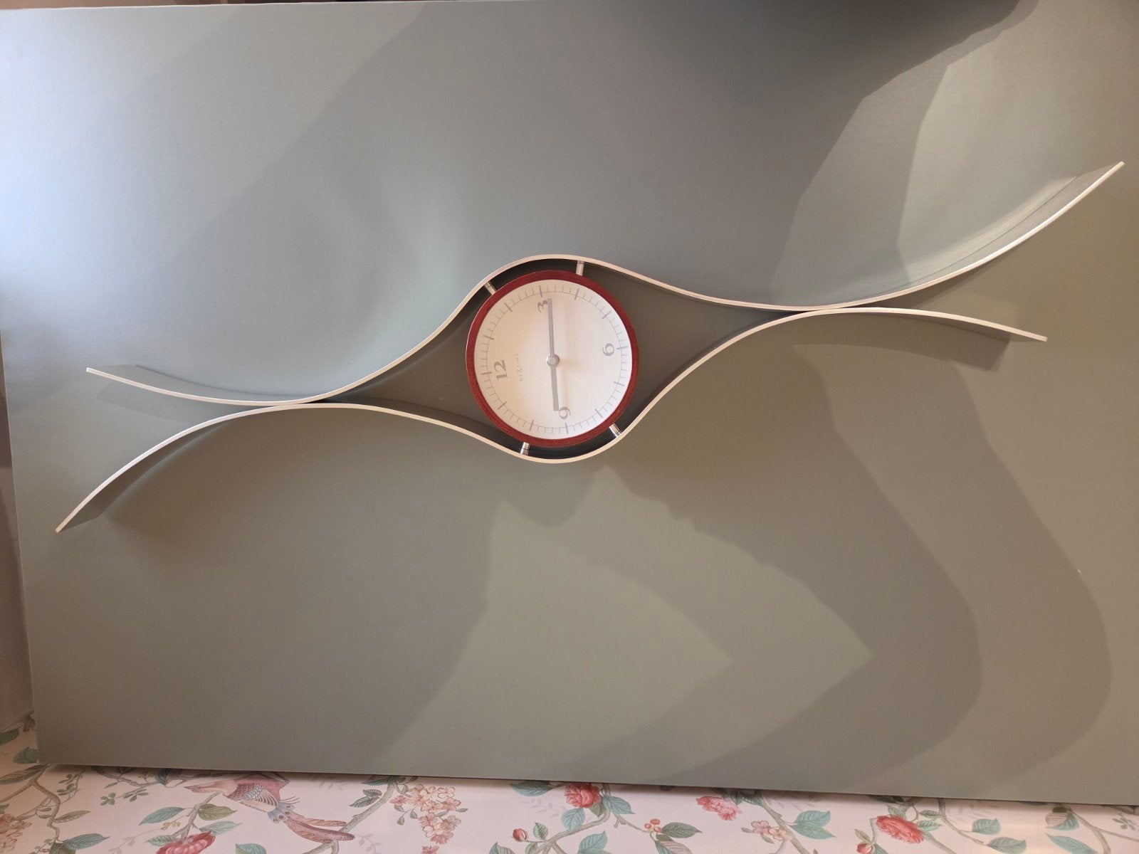 Moderne Nextime wandklok, zilver en rood, Ophalen, Gebruikt, Analoog, Wandklok