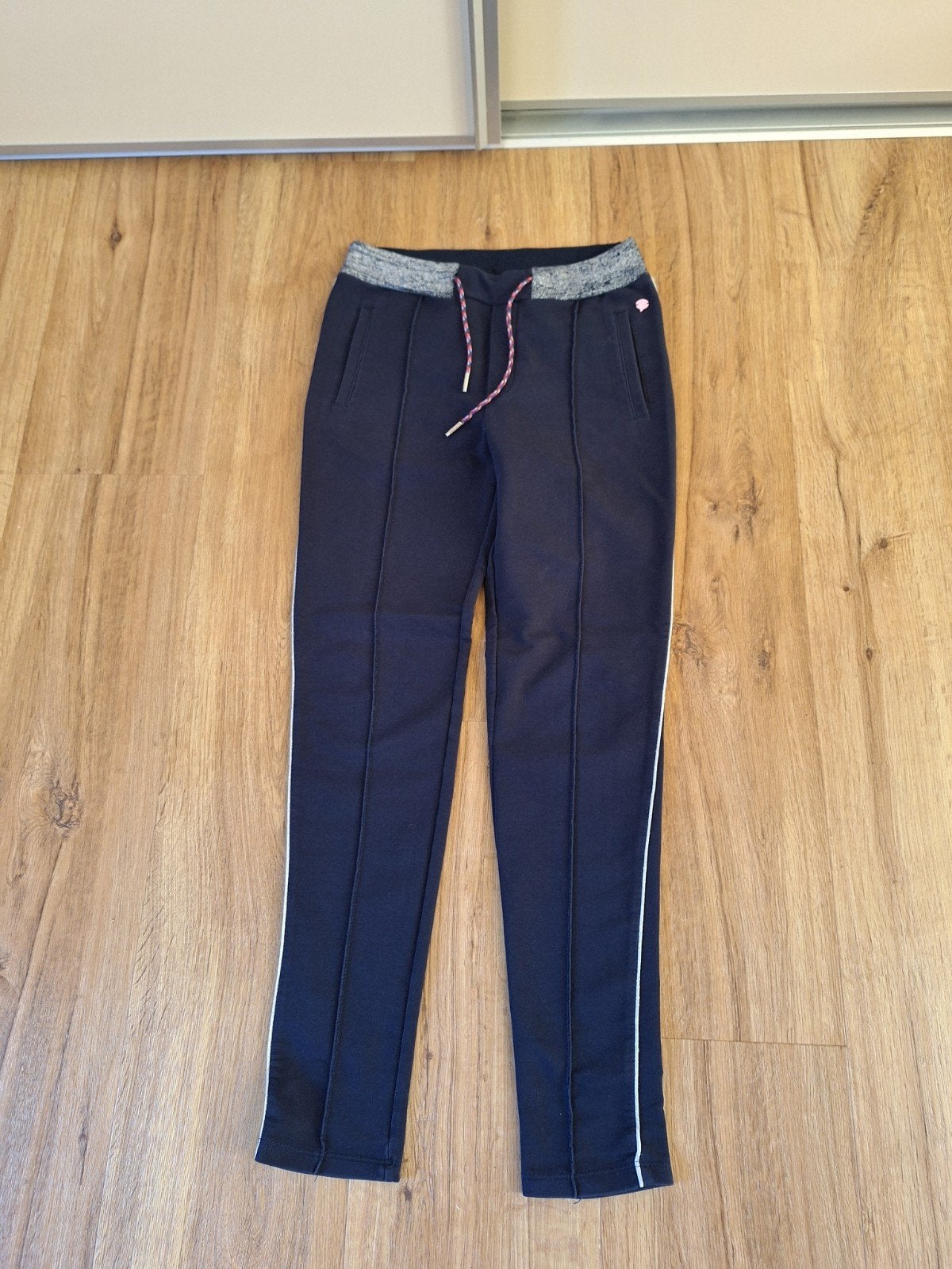 Mooie blauwe sweatbroek van Nono maat 146-152., Broek, Meisje, Ophalen of Verzenden, Nono