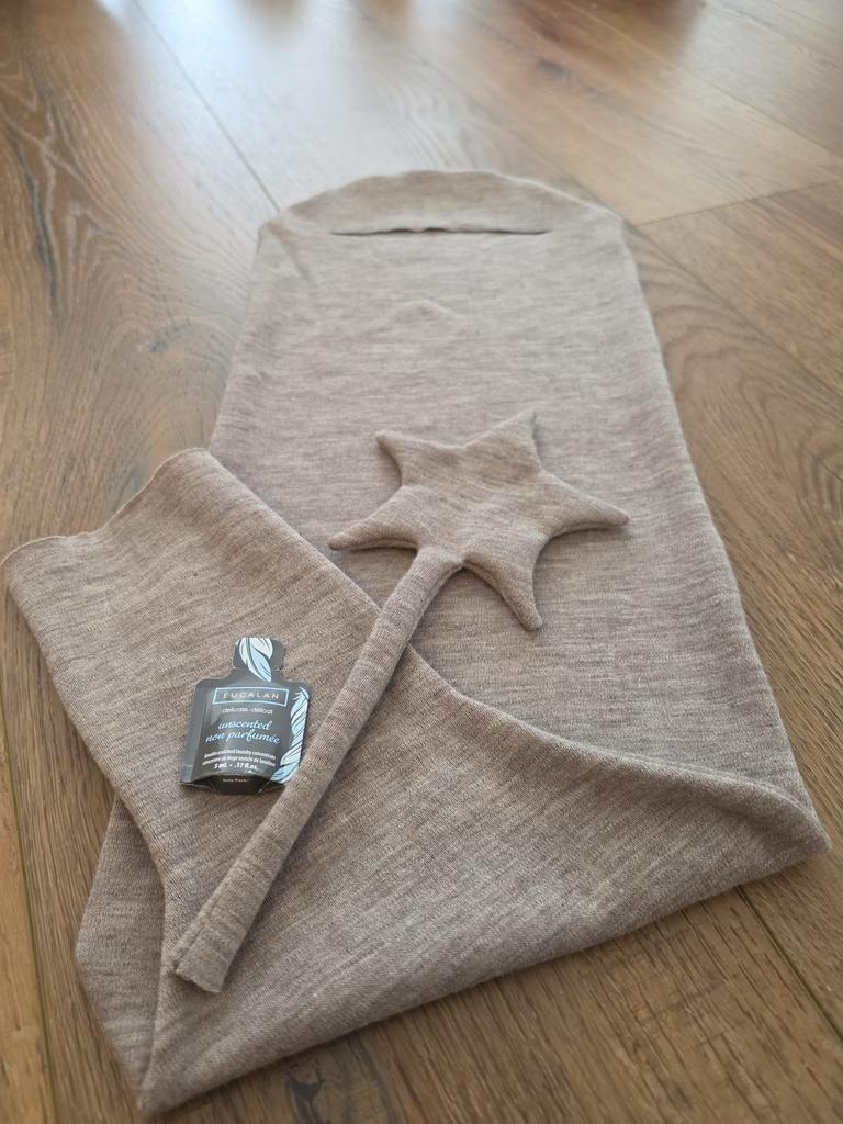 Handgemaamte Baby cocoon van 100% merinowol taupe beige, Ophalen of Verzenden, Nieuw, 70 tot 85 cm, Bakerzak of Bakerdoek