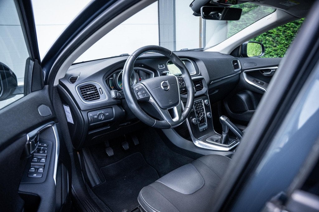 Volvo V40 2.0 T2 Momentum OrgNL|Climate|LED|Stoelverw.|Deale, Auto's, Volvo, Voorwielaandrijving, Gebruikt, Euro 6, 4 cilinders
