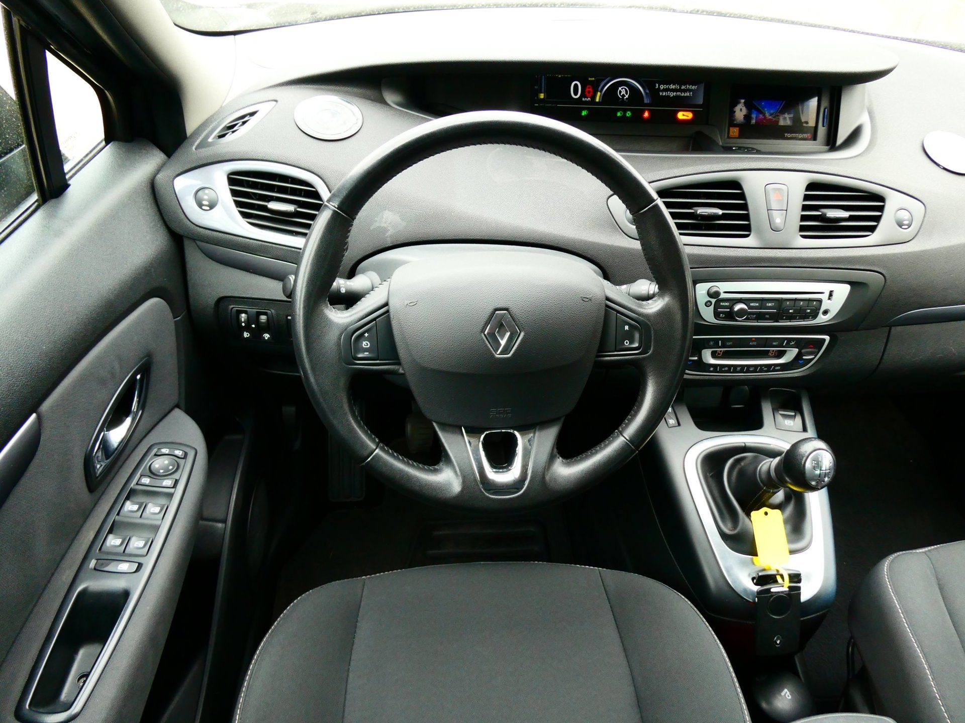 Renault Scénic 1.2 TCe 116pk Clima Cruise LED PDC Trekhaak, Voorwielaandrijving, Euro 5, Stof, 1295 kg