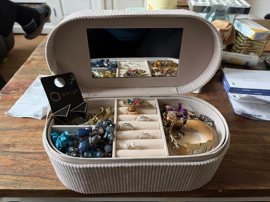 Gevulde sieradendoos met diverse sieraden retro, Ophalen of Verzenden, Zo goed als nieuw