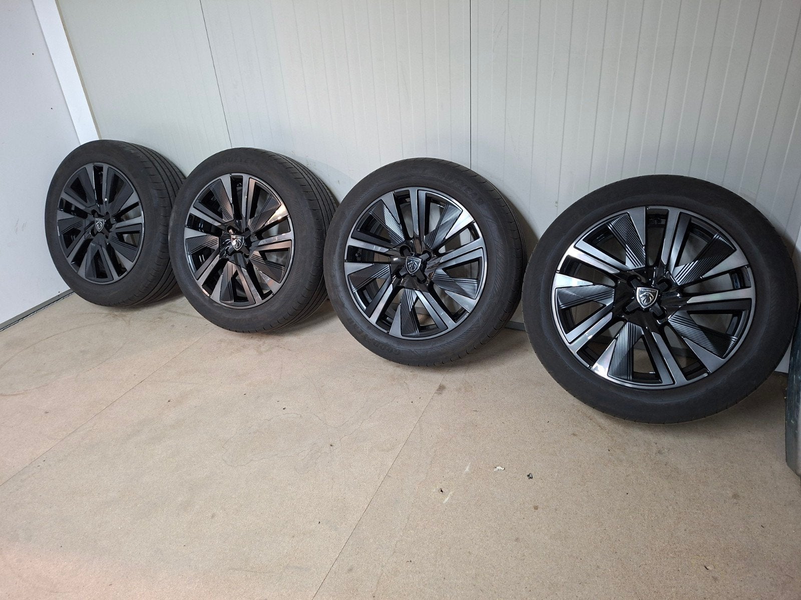 onbeschadigde set 18 inc Peugeot 2008 velgen, Ophalen, 18 inch, 215 mm, Velg(en)