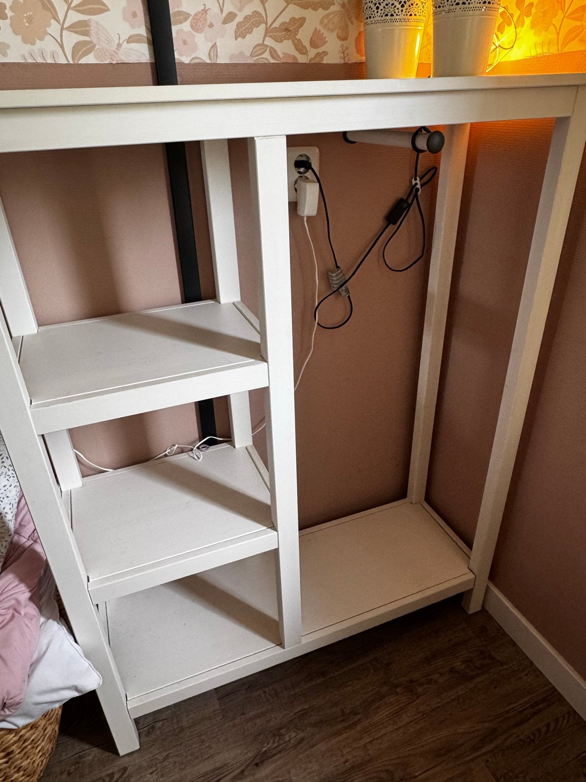 Witte smalle ikea kast met planken, Ophalen, Met plank(en), Minder dan 50 cm, Gebruikt