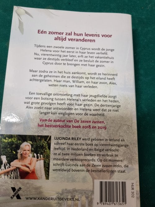 boek de olijfboom lucinda riley, Boeken, Ophalen of Verzenden